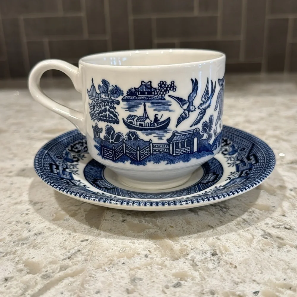 VINTAGE 1900’s~BLUE WILLOW~CHINOISERIE~3 CUPS & 4 SAUCERS~CHURCHILL ENGLAND~G23